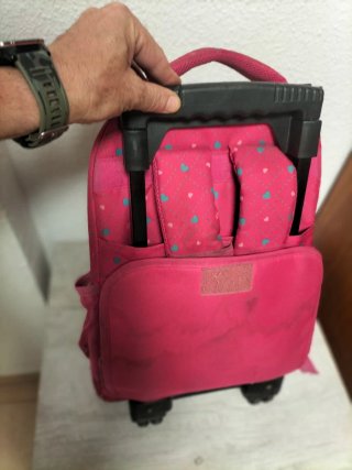 Mochila Escolar con Ruedas y Diseño Corazones