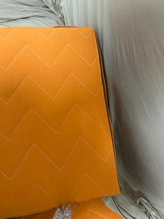 Sofá 2 plazas naranja con fundas