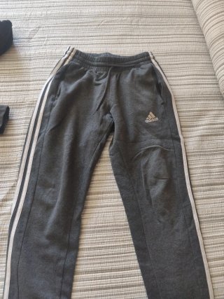 Conjunto deportivo Adidas gris