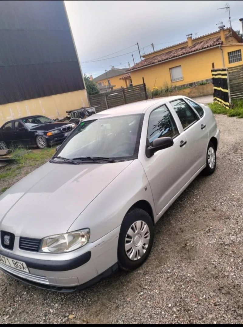 SEAT Cordoba 2001 - foto 1