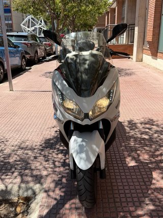 Kawasaki J300 Maxi Scooter Blanca