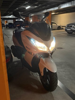 Kawasaki J300 Maxi Scooter Blanca