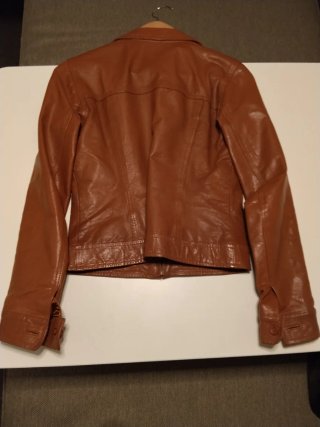 Chaqueta efecto piel marrón