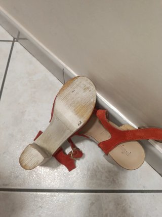 Zeppa estiva beige e rosse