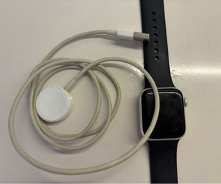 Apple Watch SE 40mm Nero/Argento con cassa in alluminio