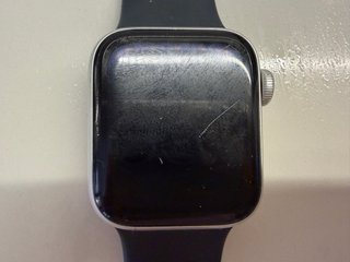 Apple Watch SE 40mm Nero/Argento con cassa in alluminio