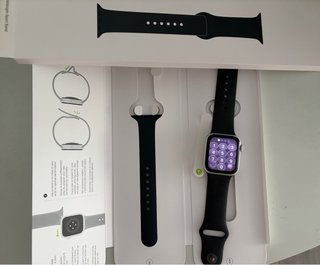 Apple Watch SE 40mm Nero/Argento con cassa in alluminio