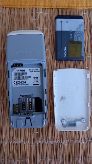 NOKIA 6300 + NOKIA 2310 + ACCESSORI