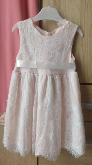 Vestido rosa de encaje con fajín talla 92cm