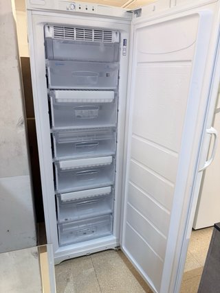 Congelatore Indesit con garanzia