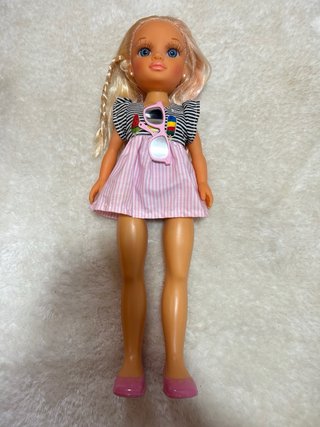Muñeca Nancy de baño con gafas