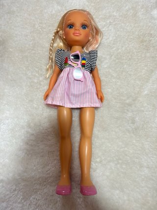 Muñeca Nancy de baño con gafas
