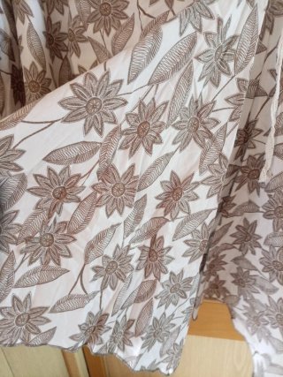 Falda estampada flores marrón y blanco