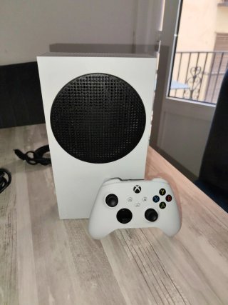 NEGOCIABLE  Xbox Series S Blanca + Mando y cables