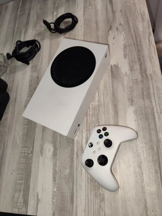 NEGOCIABLE  Xbox Series S Blanca + Mando y cables