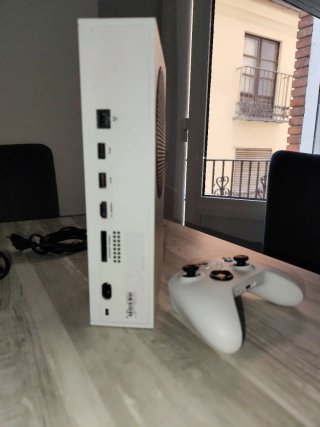 NEGOCIABLE  Xbox Series S Blanca + Mando y cables
