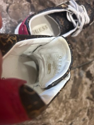 Deportivas Guess Marrones y Rosas