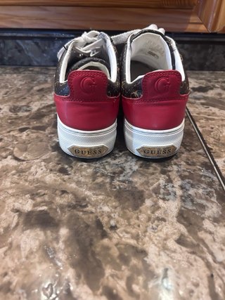 Deportivas Guess Marrones y Rosas