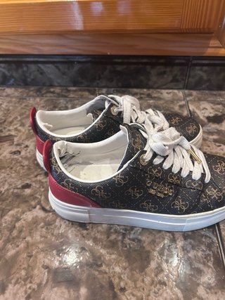Deportivas Guess Marrones y Rosas