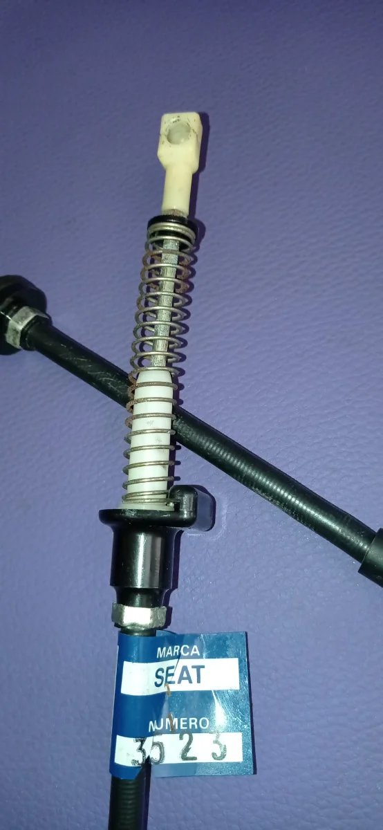 Cable acelerador SEAT 127 con muelle. Ref: 3523