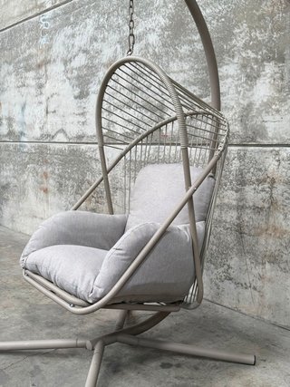 Sillón colgante Livadi de acero y cuerda topo.