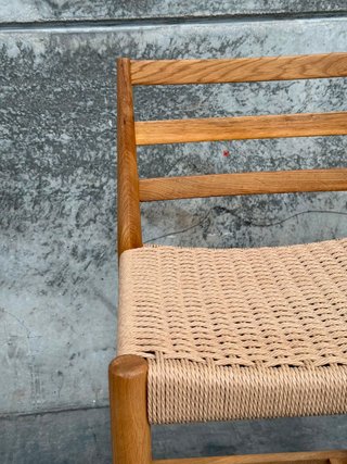 Taburete Analy respaldo madera maciza roble acabado tono natural y asiento cuerda 65cm FSC Mix Credit