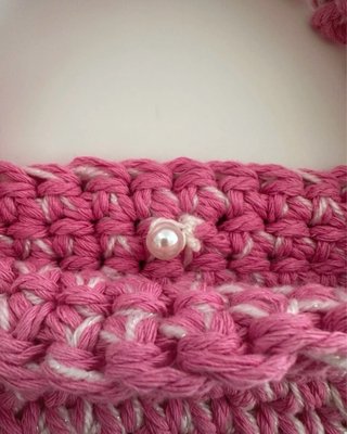 Bolso crochet rosa y blanco con perla