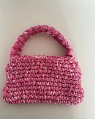 Bolso crochet rosa y blanco con perla