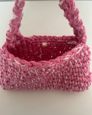 Bolso crochet rosa y blanco con perla