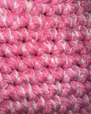 Bolso crochet rosa y blanco con perla