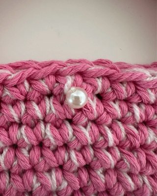 Bolso crochet rosa y blanco con perla