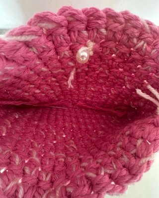 Bolso crochet rosa y blanco con perla