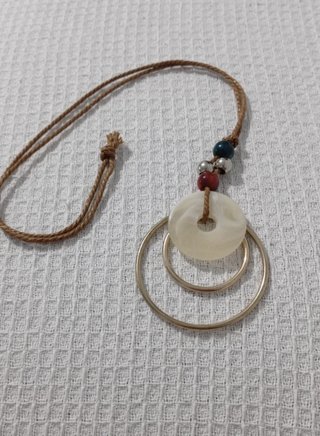 Collare da donna con cerchi e perline