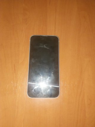 iPhone 13 Blanco + Cargador y Funda