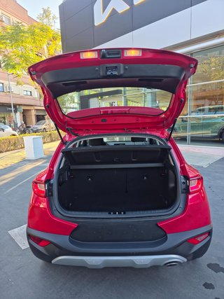 KIA STONIC GERENCIA  DRIVE HÍBRIDO Y GASOLINA