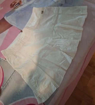 Falda blanca de mujer