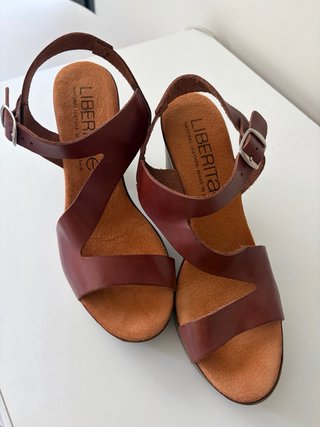 Sandalias de piel Liberitae marrones