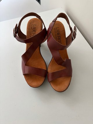 Sandalias de piel Liberitae marrones