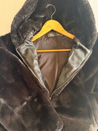 Chaqueta Zara pelo sintético con capucha NUEVA