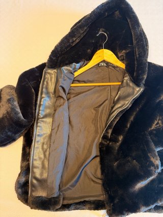 Chaqueta Zara pelo sintético con capucha NUEVA