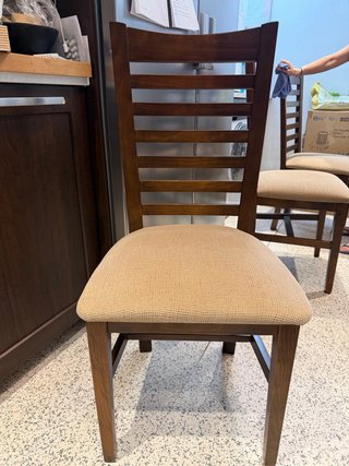 Mesa de madera maciza con 6 sillas