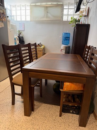 Mesa de madera maciza con 6 sillas