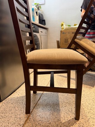 Mesa de madera maciza con 6 sillas