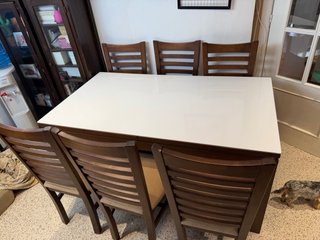 Mesa de madera maciza con 6 sillas