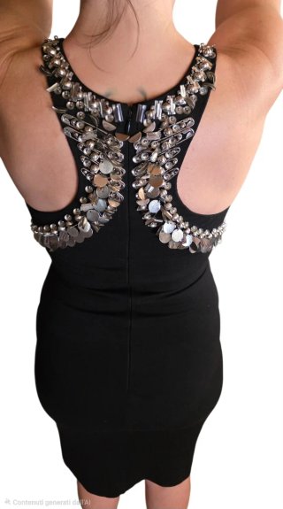 Abito Alexander McQueen nero con dettagli argento