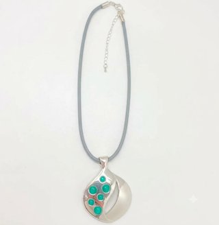 Collar de cuarzo rosa con borla