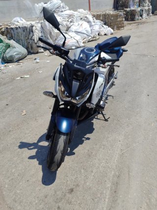 Kawasaki Z800 Naked Azul/Blanco