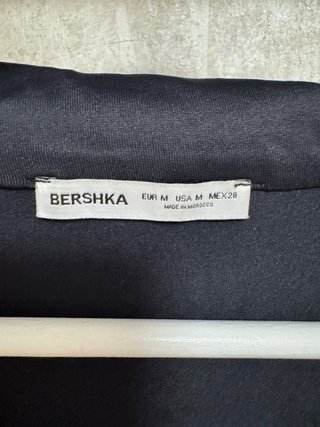 Top Bershka manga larga negro