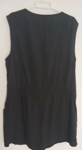 Mono negro con cremallera y cordón