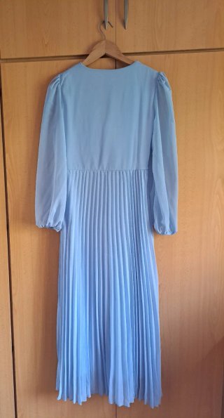Vestido azul plisado manga larga